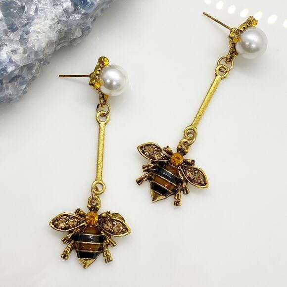 NEW Bee’s Day Off Dangle Earrings - Picture 5 of 15